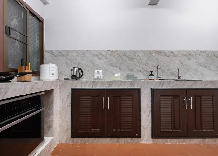Miq S22 Pool Phromphong Emsphere 5br Villa *