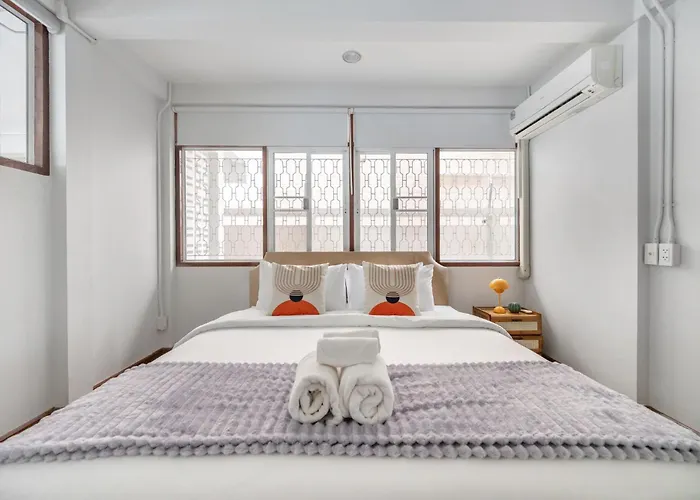 Miq S22 Pool Phromphong Emsphere 5br Villa
