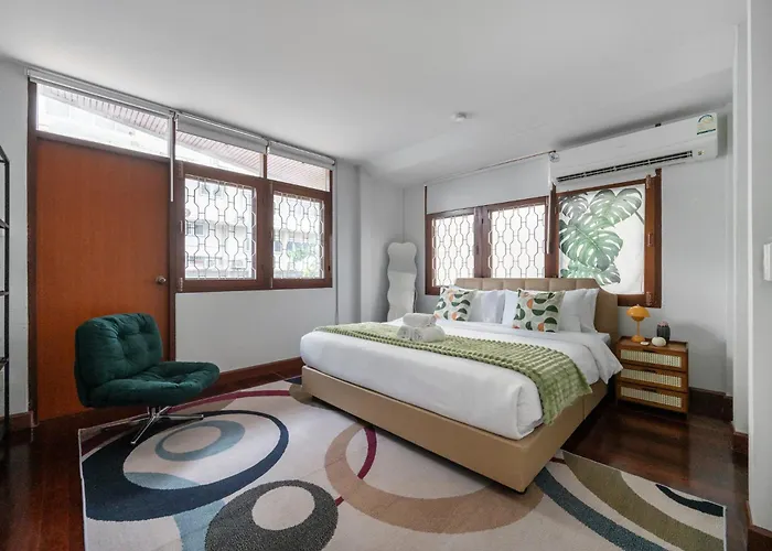 Miq S22 Pool Phromphong Emsphere 5br Villa